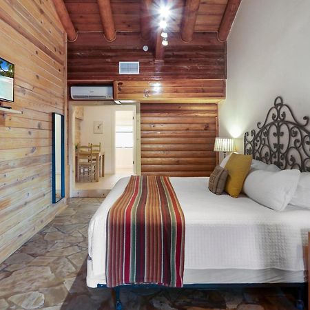 Wimberley Log Cabins Resort And Suites- Unit 3 Exterior photo